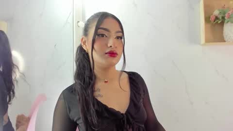 Snapshot of sabrinahims_ chatting on September 23, 2025, 9:29 pm mariana online show from September 23, 2025, 9:29 pm