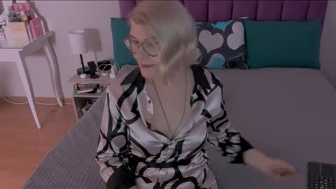 Sabrina MacMarren online show from December 9, 2024, 10:22 am