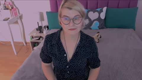 Sabrina MacMarren online show from December 11, 2024, 11:30 am