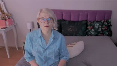 Sabrina MacMarren online show from December 23, 2024, 9:59 am