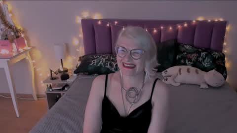 Sabrina MacMarren online show from December 24, 2024, 2:01 pm