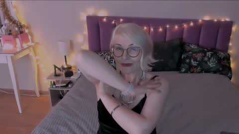 Sabrina MacMarren online show from December 24, 2024, 5:02 pm