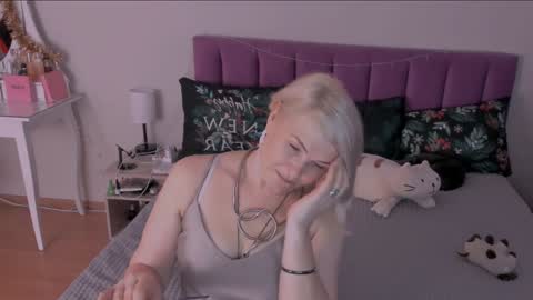 Sabrina MacMarren online show from December 26, 2024, 10:59 am