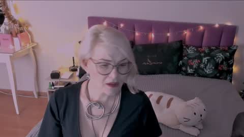 Sabrina MacMarren online show from December 28, 2024, 1:17 pm