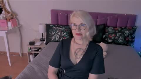 Sabrina MacMarren online show from December 28, 2024, 5:25 pm