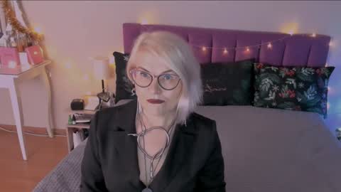 Sabrina MacMarren online show from December 29, 2024, 1:28 pm