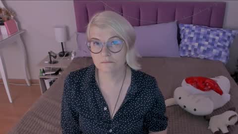 Sabrina MacMarren online show from January 6, 2025, 12:24 pm