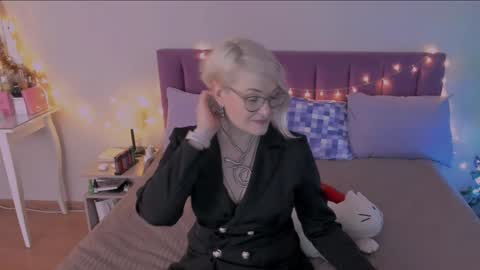 Sabrina MacMarren online show from January 7, 2025, 11:58 am