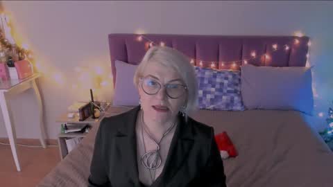 Sabrina MacMarren online show from January 7, 2025, 3:12 pm