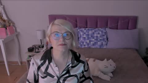 Sabrina MacMarren online show from January 16, 2025, 4:28 pm
