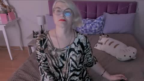 Sabrina MacMarren online show from January 19, 2025, 5:28 pm