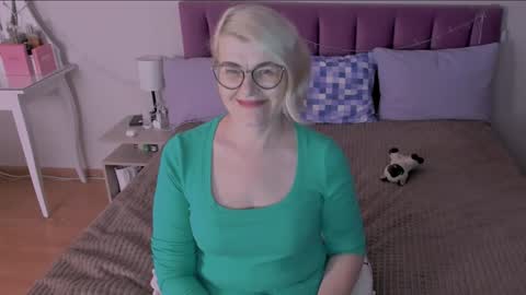 Sabrina MacMarren online show from January 20, 2025, 3:28 pm