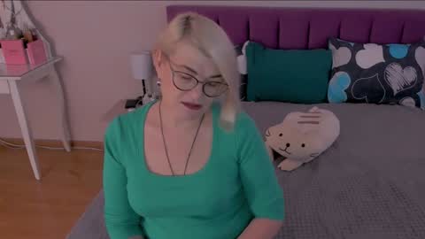 Sabrina MacMarren online show from January 22, 2025, 11:23 am