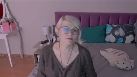 Sabrina MacMarren online show from January 26, 2025, 3:36 pm