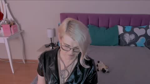 Sabrina MacMarren online show from January 27, 2025, 11:43 am