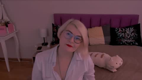 Sabrina MacMarren online show from February 4, 2025, 7:51 am