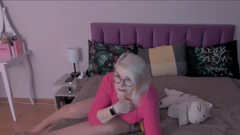 Sabrina MacMarren online show from February 4, 2025, 3:36 pm