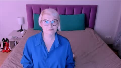 Snapshot of sabrinamacmarren chatting on September 16, 2025, 4:52 pm Sabrina MacMarren online show from September 16, 2025, 4:52 pm