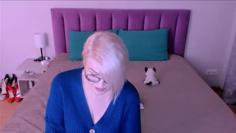 Snapshot of sabrinamacmarren chatting on September 20, 2025, 5:58 pm Sabrina MacMarren online show from September 20, 2025, 5:58 pm