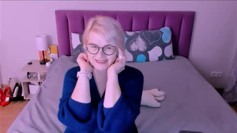 Snapshot of sabrinamacmarren chatting on October 3, 2025, 7:00 pm Sabrina MacMarren online show from October 3, 2025, 7:00 pm