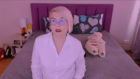 Snapshot of sabrinamacmarren chatting on October 5, 2025, 12:25 pm Sabrina MacMarren online show from October 5, 2025, 12:25 pm