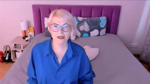 Snapshot of sabrinamacmarren chatting on October 6, 2025, 2:36 pm Sabrina MacMarren online show from October 6, 2025, 2:36 pm