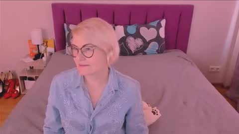 Snapshot of sabrinamacmarren chatting on October 19, 2025, 1:12 pm Sabrina MacMarren online show from October 19, 2025, 1:12 pm