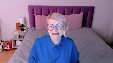 Sabrina MacMarren online show from December 2, 2025, 3:18 pm