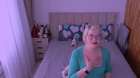 Sabrina MacMarren online show from June 13, 2026, 10:13 am