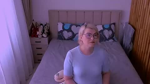 Sabrina MacMarren online show from June 15, 2026, 1:13 pm