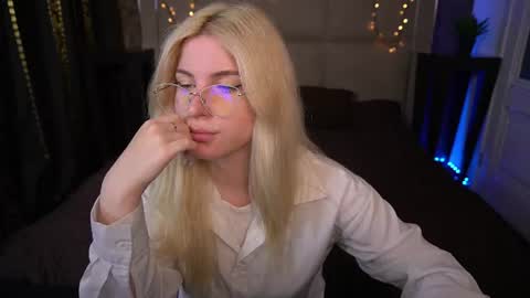 Snapshot of sabrinamuse chatting on June 17, 2026, 6:27 am Sabrina online show from June 17, 2026, 6:27 am