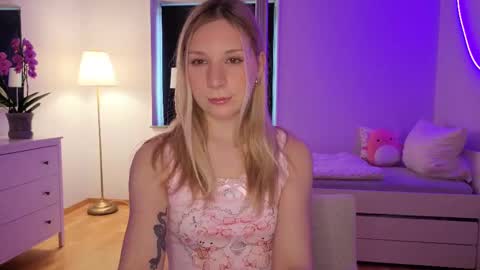 Snapshot of sabrinarose_x chatting on February 10, 2025, 11:25 am Sabrina Rose online show from February 10, 2025, 11:25 am