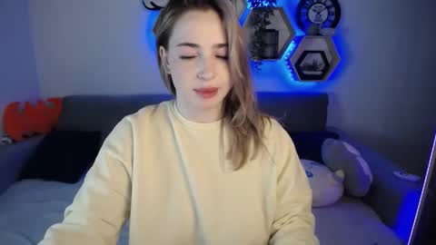 Snapshot of sabrinviolet chatting on December 15, 2024, 12:38 pm Sabrina Violet online show from December 15, 2024, 12:38 pm