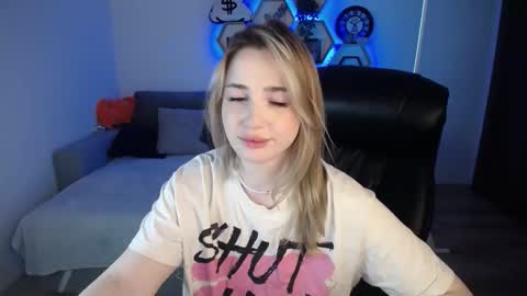 Snapshot of sabrinviolet chatting on December 26, 2024, 12:16 pm Sabrina Violet online show from December 26, 2024, 12:16 pm