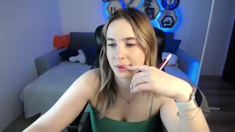 Snapshot of sabrinviolet chatting on January 27, 2025, 9:13 am Sabrina Violet online show from January 27, 2025, 9:13 am