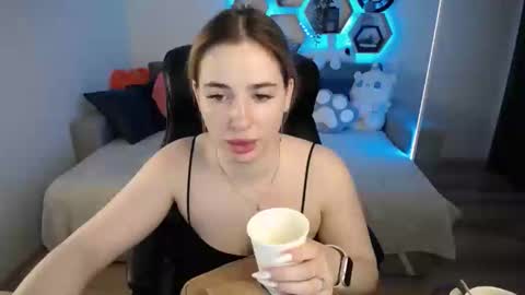 Snapshot of sabrinviolet chatting on February 15, 2025, 9:05 am Sabrina Violet online show from February 15, 2025, 9:05 am