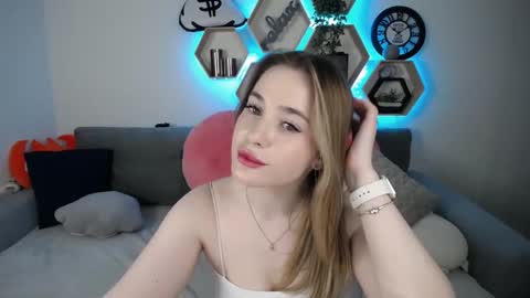 Snapshot of sabrinviolet chatting on February 23, 2025, 12:16 pm Sabrina Violet online show from February 23, 2025, 12:16 pm