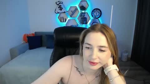 Snapshot of sabrinviolet chatting on March 8, 2025, 9:17 am Sabrina Violet online show from March 8, 2025, 9:17 am