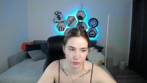 Snapshot of sabrinviolet chatting on March 9, 2025, 9:13 am Sabrina Violet online show from March 9, 2025, 9:13 am