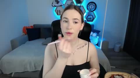Snapshot of sabrinviolet chatting on March 10, 2025, 9:10 am Sabrina Violet online show from March 10, 2025, 9:10 am