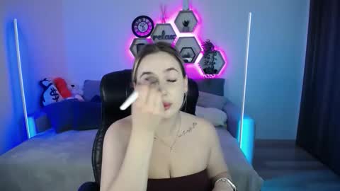 Snapshot of sabrinviolet chatting on September 13, 2025, 8:03 am Sabrina Violet online show from September 13, 2025, 8:03 am