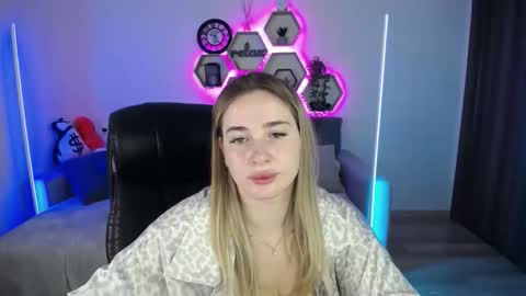 Snapshot of sabrinviolet chatting on September 15, 2025, 8:03 am Sabrina Violet online show from September 15, 2025, 8:03 am