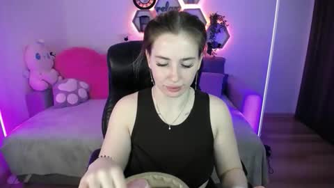 Sabrina Violet online show from April 6, 2026, 8:04 am