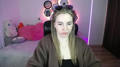 Sabrina Violet online show from May 5, 2026, 8:11 am