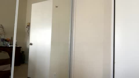 Snapshot of sackskincreamer chatting on January 3, 2025, 5:20 pm R online show from January 3, 2025, 5:20 pm