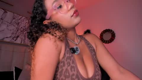 Sophie online show from May 6, 2026, 6:52 am