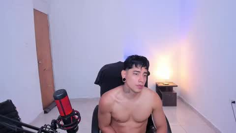 Snapshot of saenz_hotx chatting on October 10, 2025, 3:22 pm saenz_hotx online show from October 10, 2025, 3:22 pm