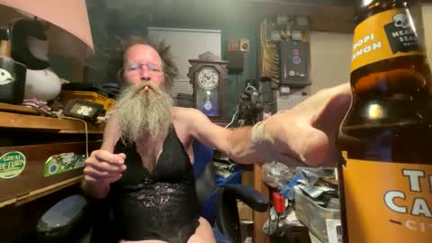 Snapshot of safety_fist chatting on January 12, 2025, 3:07 am safety_fist online show from January 12, 2025, 3:07 am