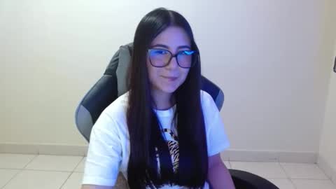 Snapshot of sahaliefox_ chatting on October 20, 2025, 10:54 pm Sahaliefox online show from October 20, 2025, 10:54 pm