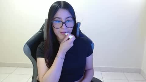 Snapshot of sahaliefox_ chatting on November 10, 2025, 4:06 pm Sahaliefox online show from November 10, 2025, 4:06 pm